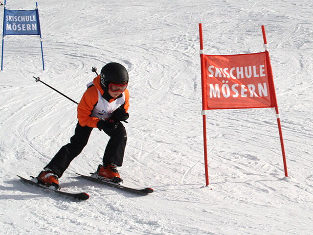 Skiles voor een groep kinderen op de Gschwandtkopf in Seefeld